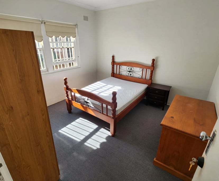 Furnished room in a flatshare