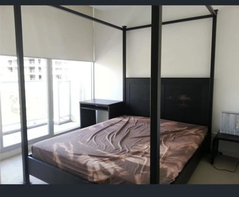 Furnished room in a flatshare