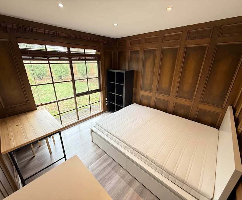 Room in a share house