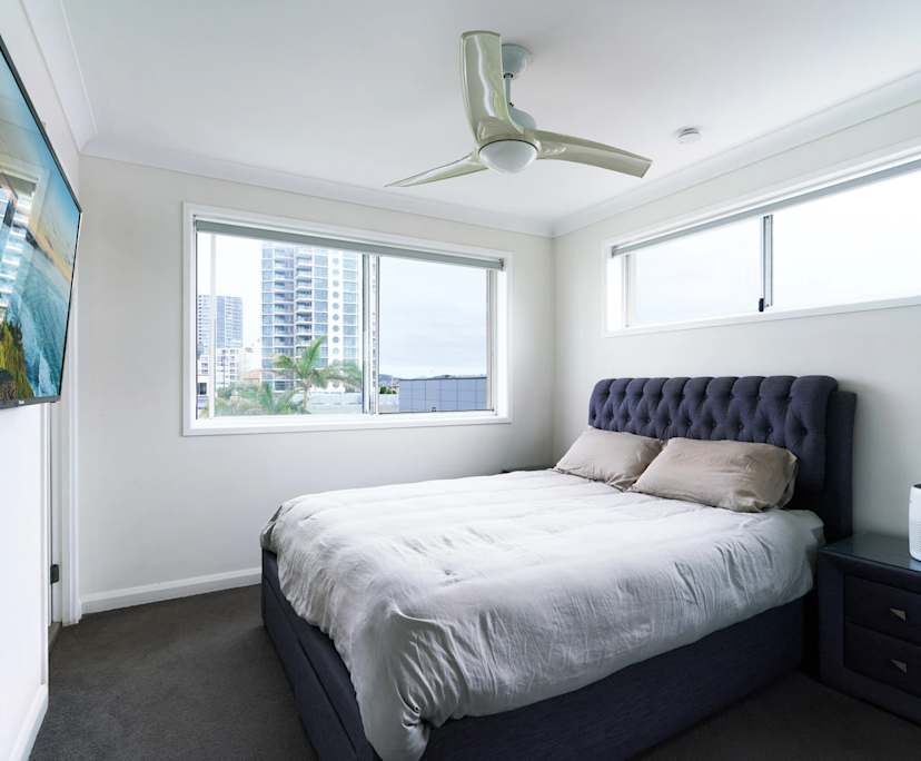 $900, Whole-property, 2 bathrooms, Miami QLD 4220
