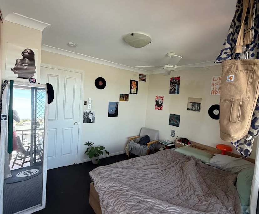 Furnished room in a share house