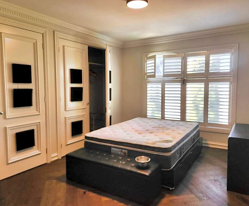 Room in a share house