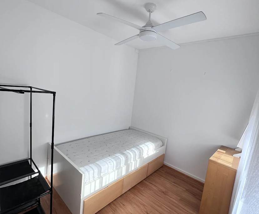 Furnished room in a flatshare