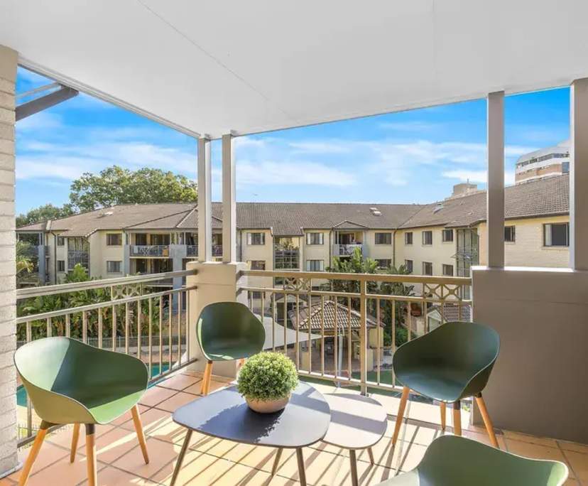 $300, Flatshare, 3 bathrooms, Saint Lucia QLD 4067