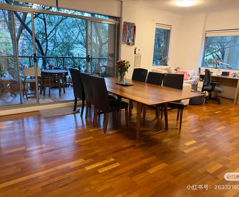 Furnished room with ensuite in a flatshare