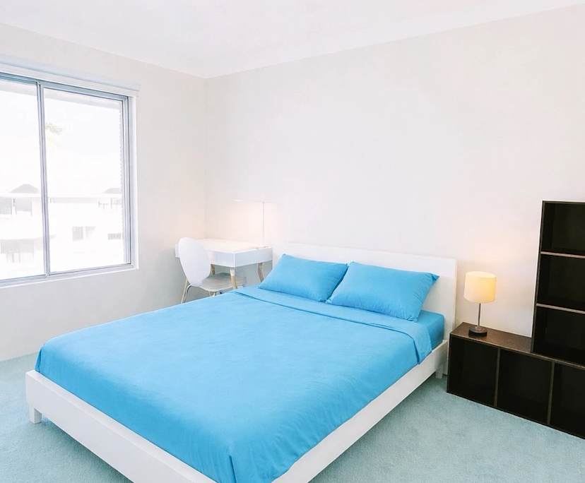 Furnished room in a flatshare