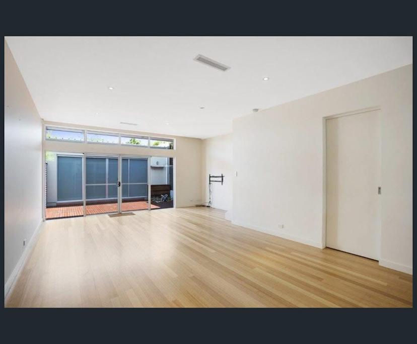 Whole property with 3 rooms for rent