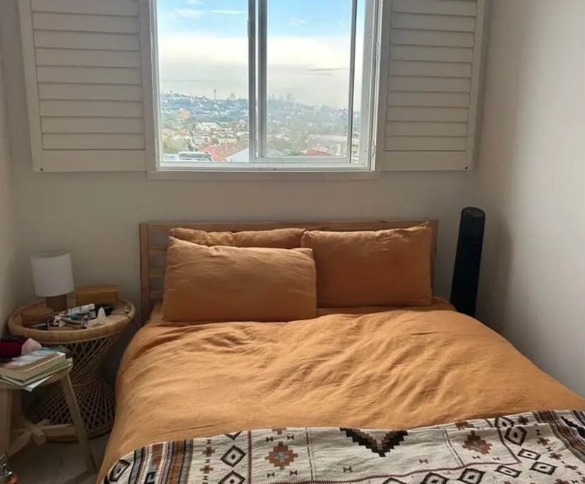 Furnished room in a flatshare