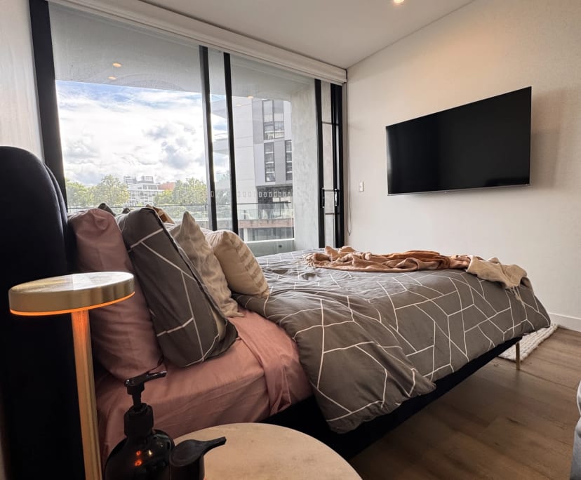 Unfurnished room with ensuite in a flatshare