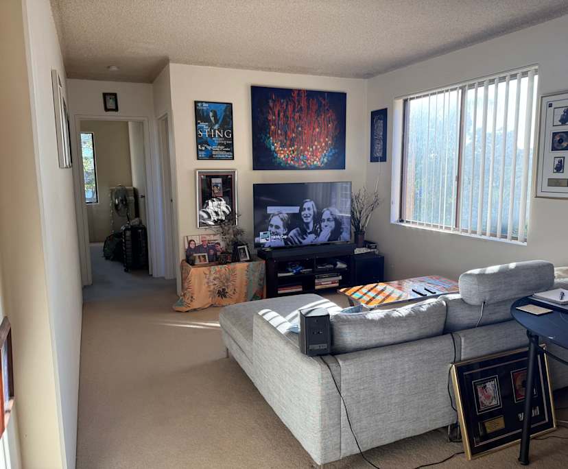 Furnished room in a flatshare