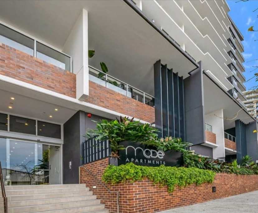 Furnished room with ensuite in a flatshare