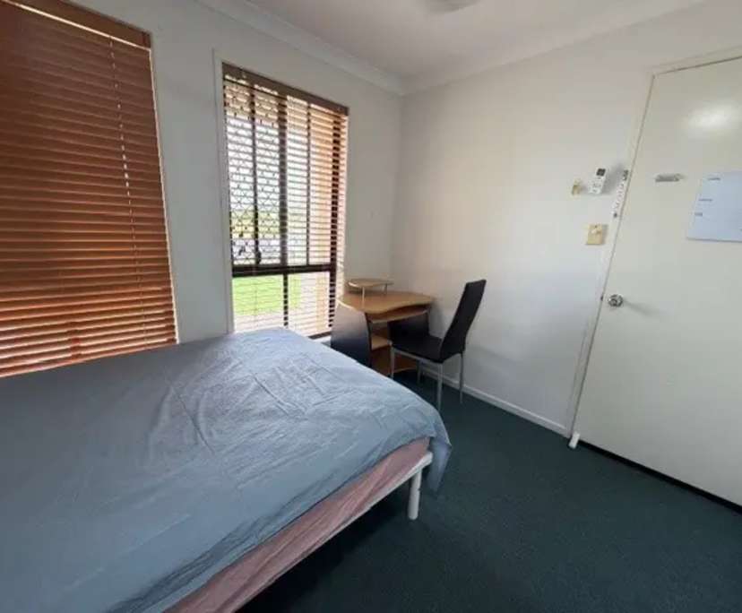 $240, Share-house, 5 bathrooms, Norman Gardens QLD 4701