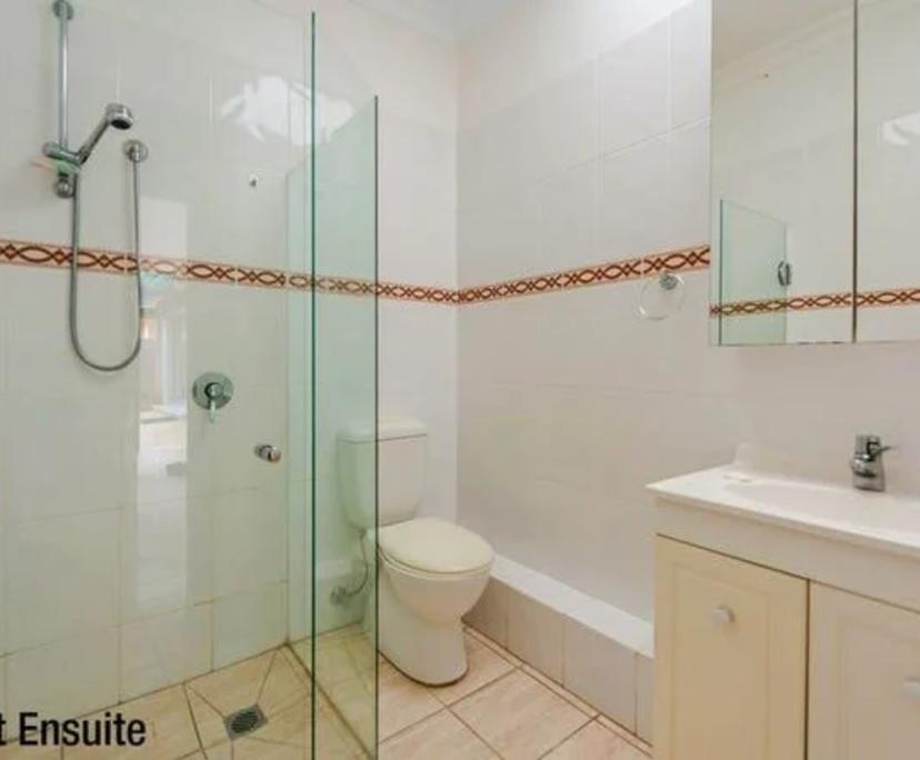 $400, Share-house, 4 bathrooms, Surfers Paradise QLD 4217