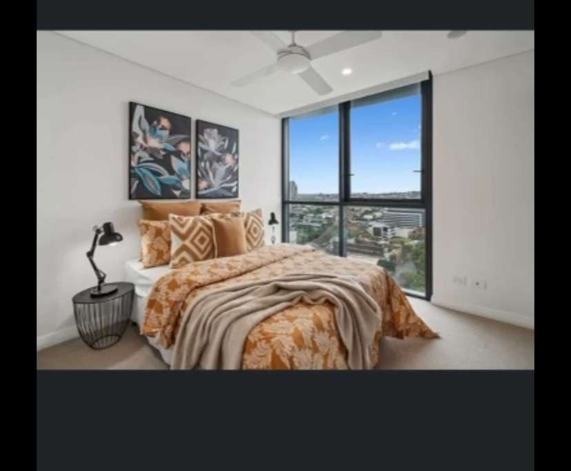Furnished room with ensuite in a flatshare