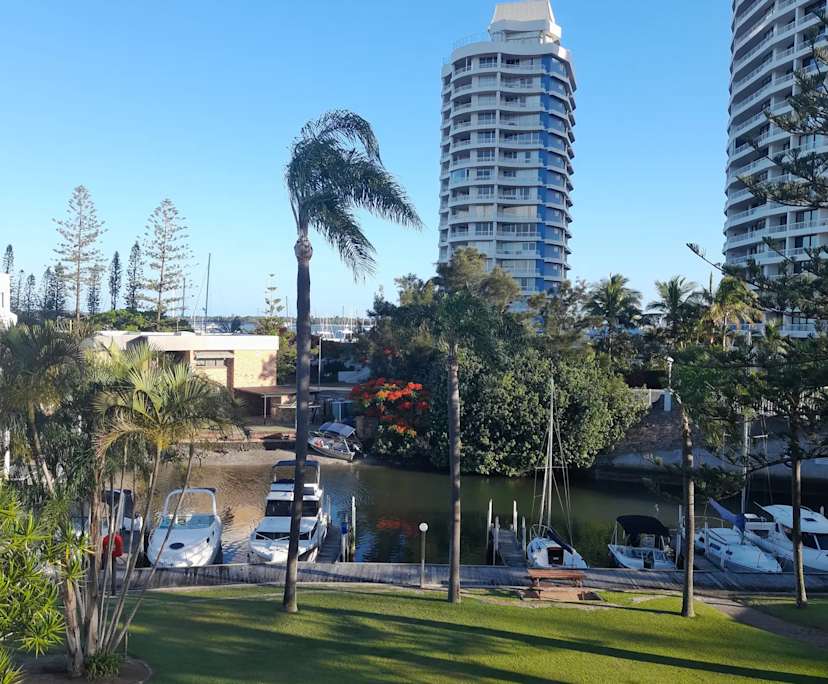 $400, Homestay, 2 bathrooms, Runaway Bay QLD 4216