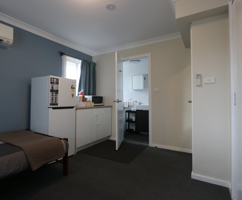 $355, Student-accommodation, 1 bathroom, Jesmond NSW 2299
