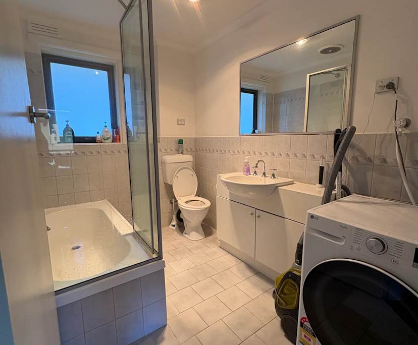 $275, Flatshare, 2 bathrooms, Elwood VIC 3184