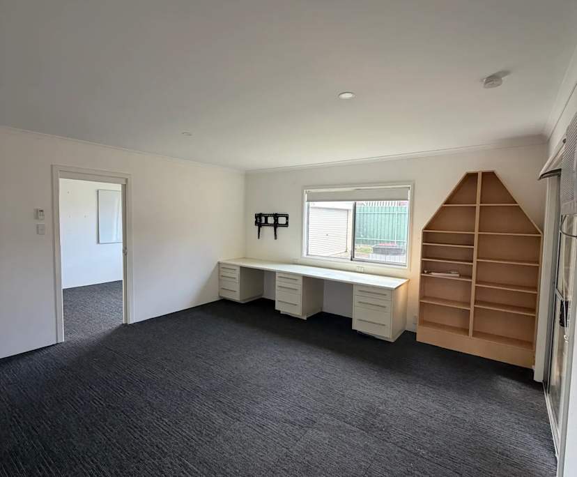 Unfurnished room with ensuite in a flatshare