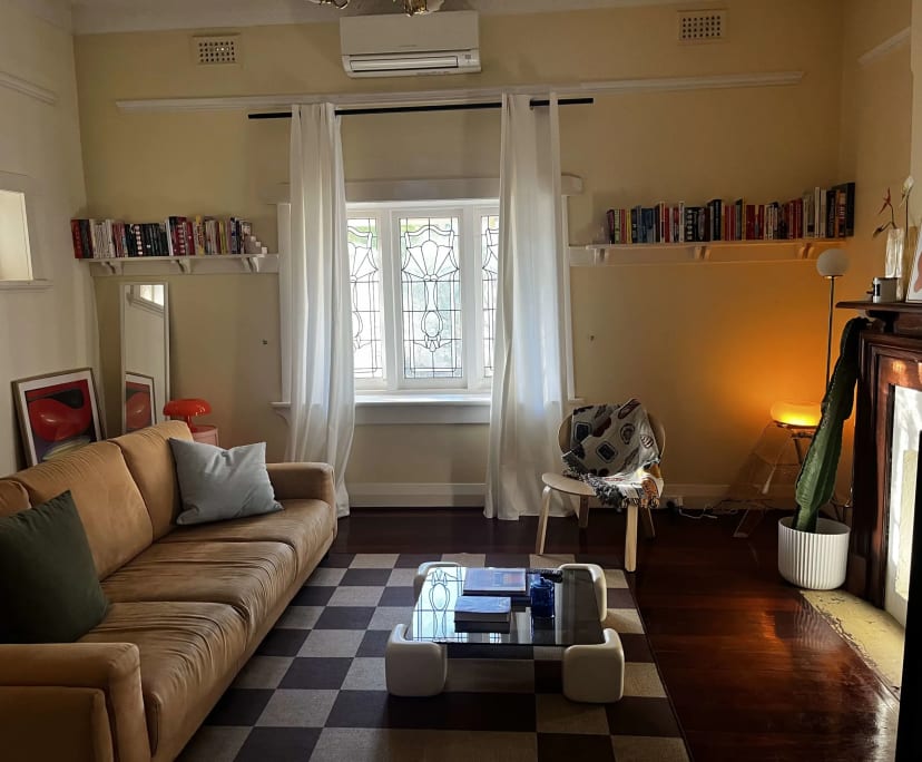 Room in a share house