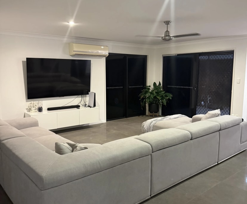 $300, Share-house, 4 bathrooms, Rosslyn QLD 4703