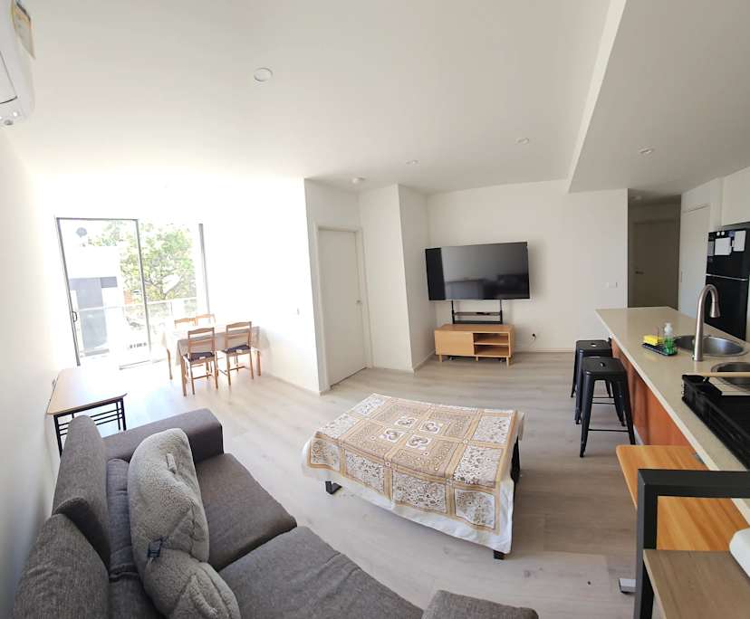 Furnished room in a flatshare