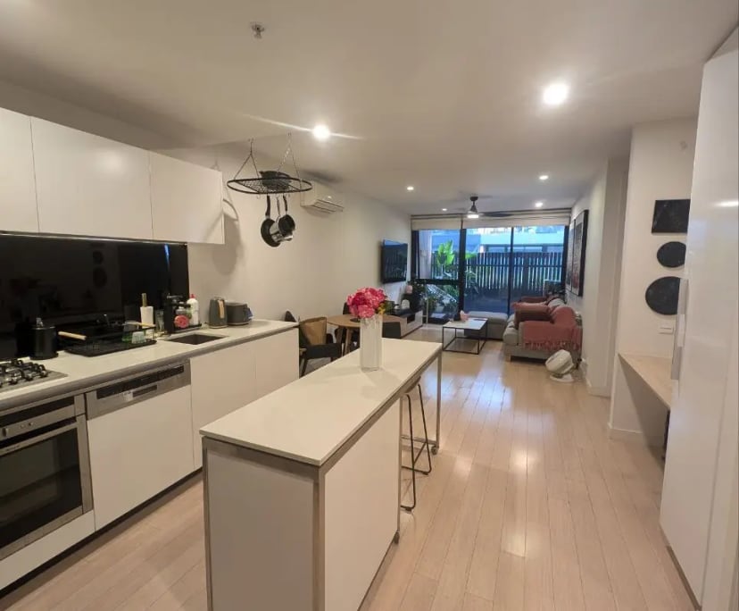 Furnished room with ensuite in a flatshare