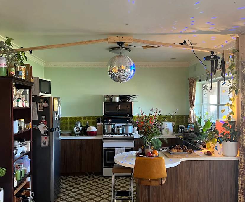 Room in a share house