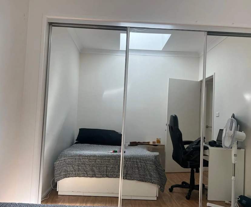 Furnished room in a flatshare