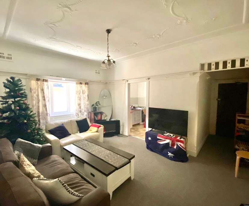 Furnished room in a flatshare