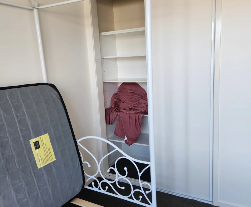 Room in a share house