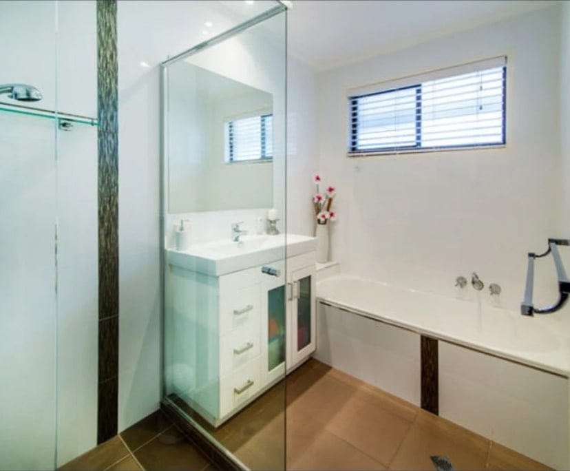 $250, Share-house, 3 bathrooms, Ashmore QLD 4214