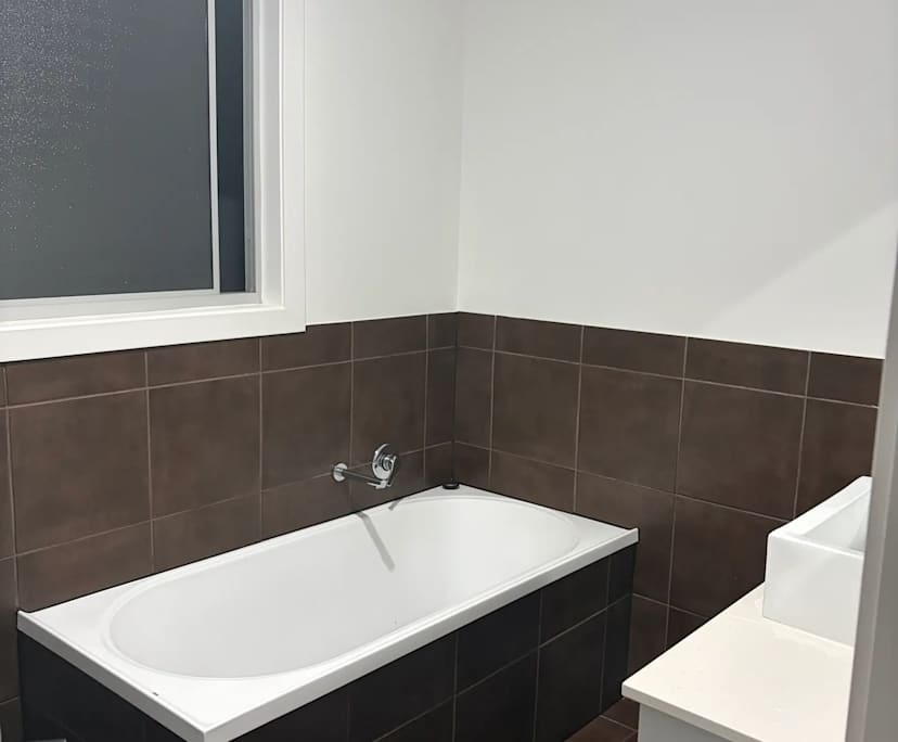 $400, Share-house, 2 bathrooms, Burleigh Heads QLD 4220