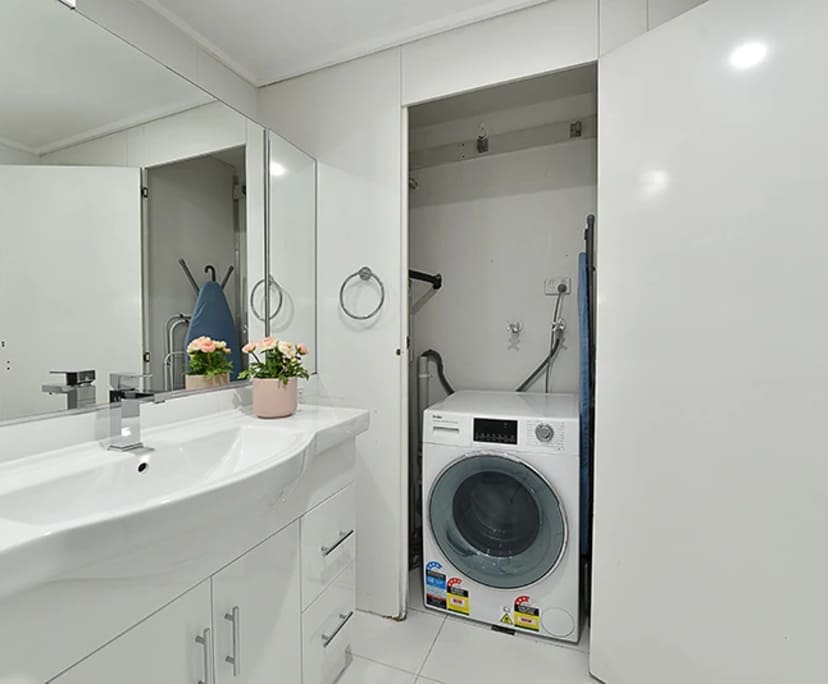 $960, Whole-property, 2 bathrooms, Melbourne VIC 3000