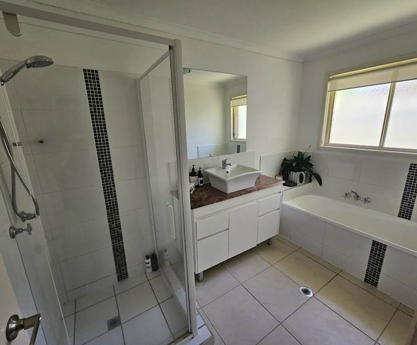 $350, Share-house, 3 bathrooms, Merrimac QLD 4226