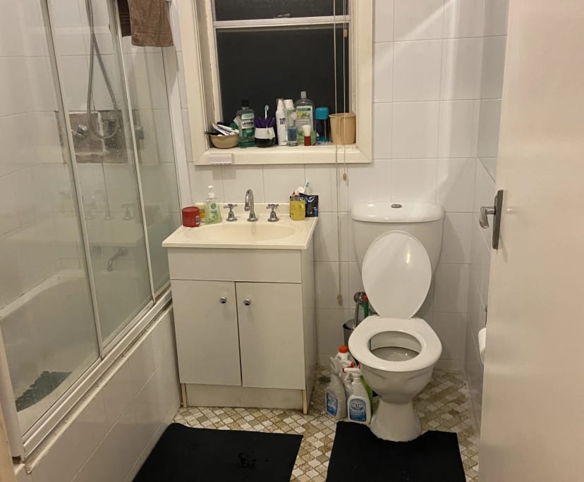 $250, Flatshare, 2 bathrooms, West Wollongong NSW 2500