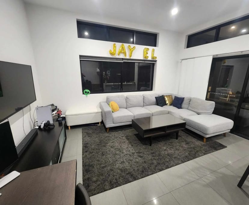 $375, Flatshare, 2 bathrooms, Everton Park QLD 4053