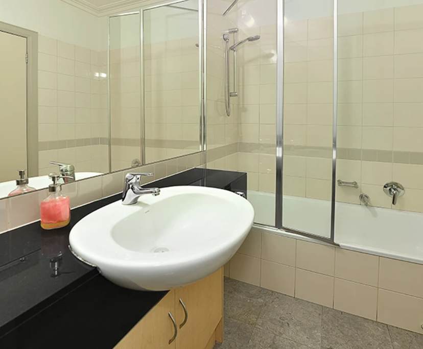 $499, 1-bed, 1 bathroom, Melbourne VIC 3000