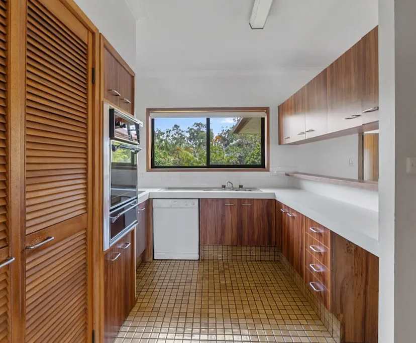 $350, Whole-property, 5 bathrooms, Southport QLD 4215