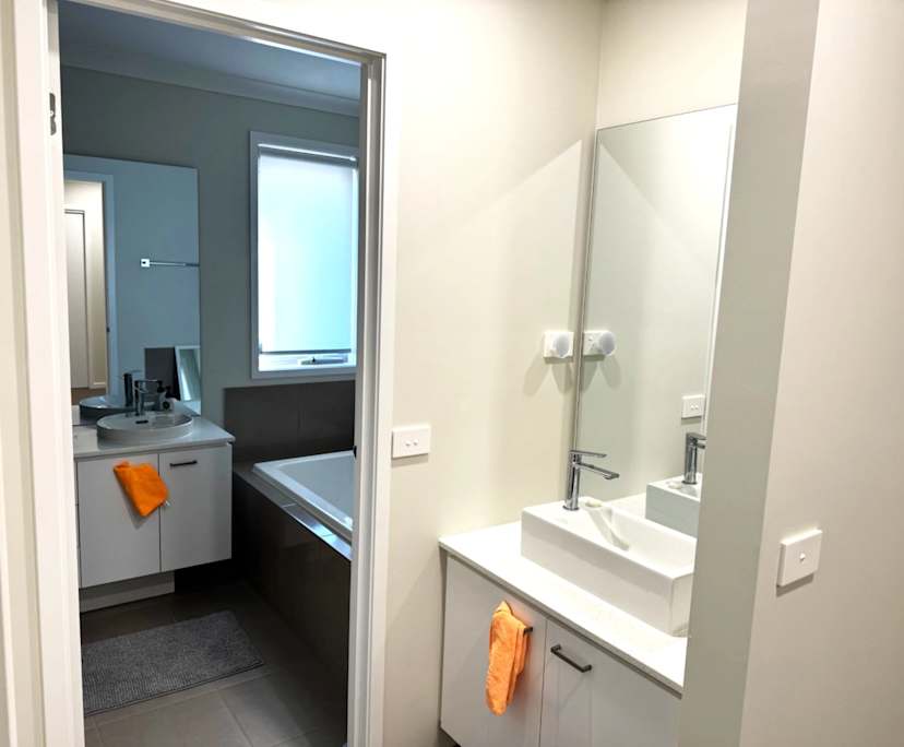 $240, Share-house, 4 bathrooms, Cranbourne West VIC 3977