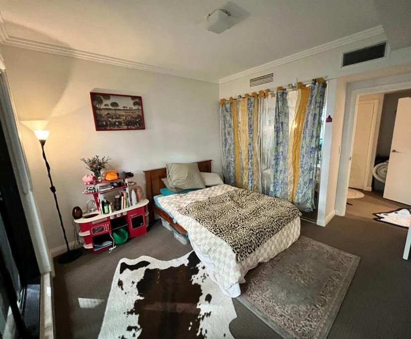 Furnished room in a flatshare
