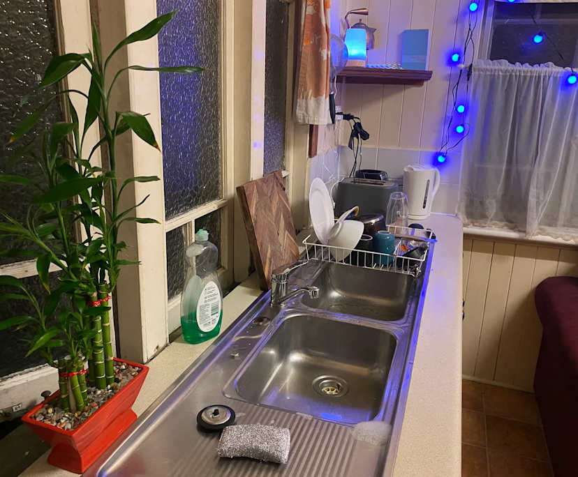 $280, Share-house, 3 bathrooms, Burleigh Heads QLD 4220