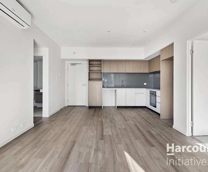 Unfurnished room with own bathroom