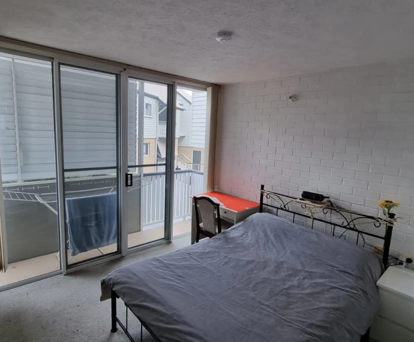 Furnished room in a flatshare