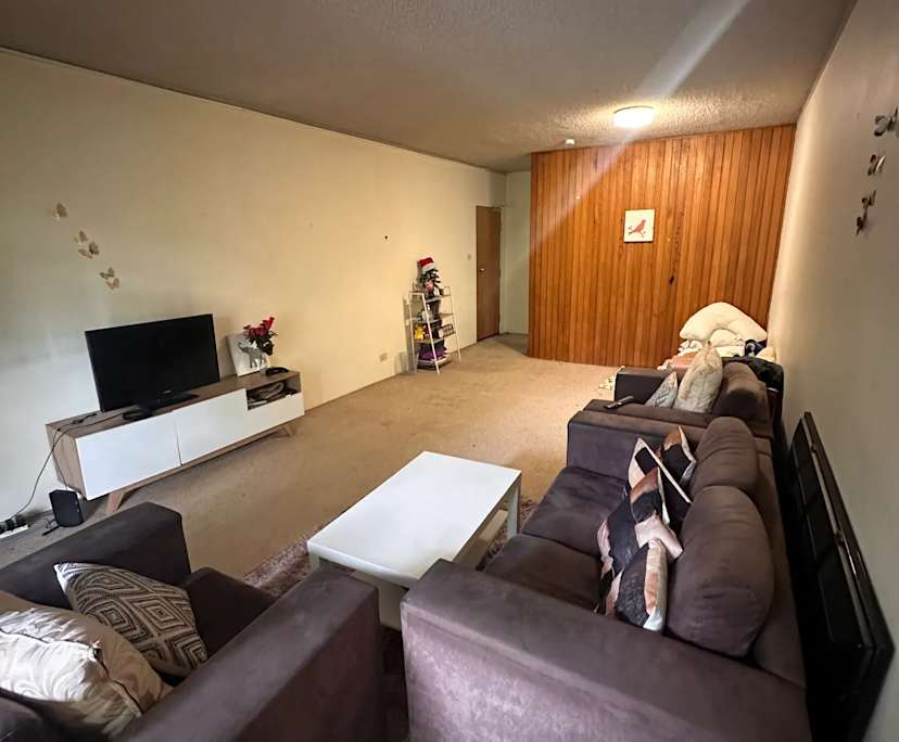 Unfurnished room in a flatshare