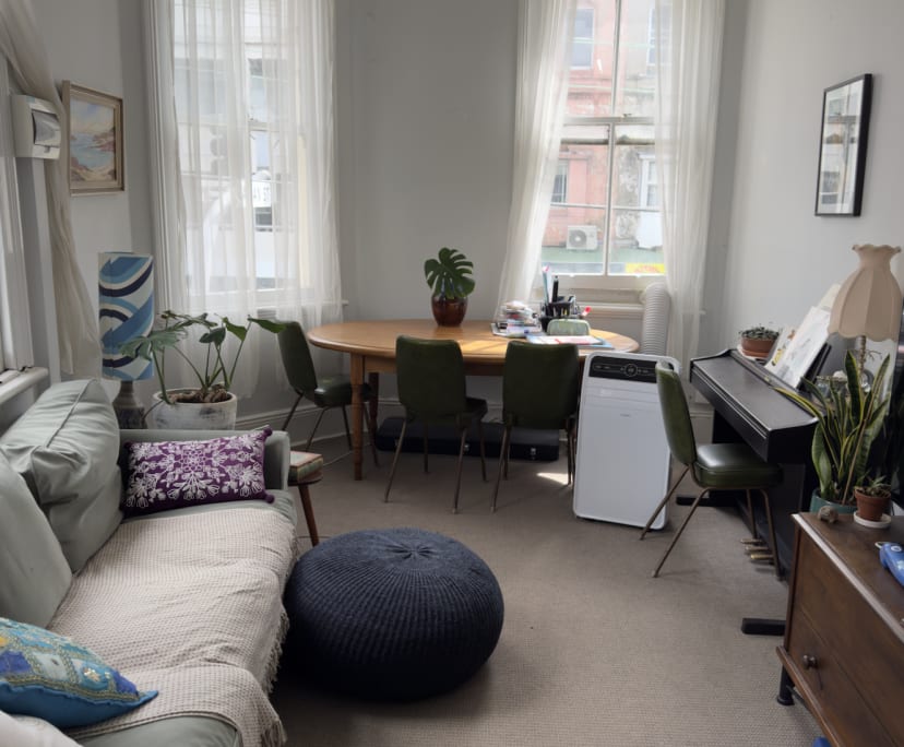 Furnished room in a flatshare