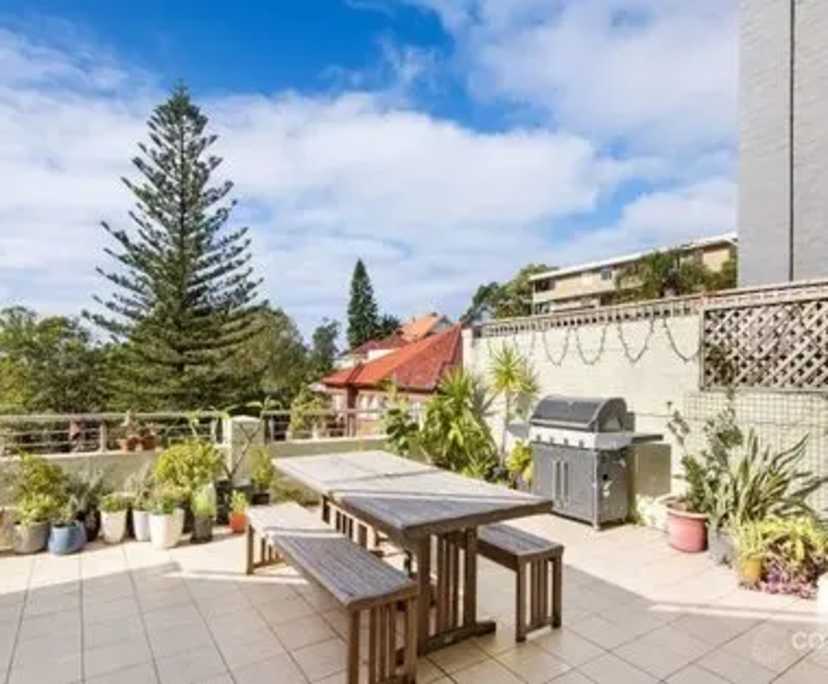 Furnished room in a flatshare