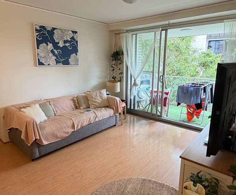 Furnished room in a flatshare