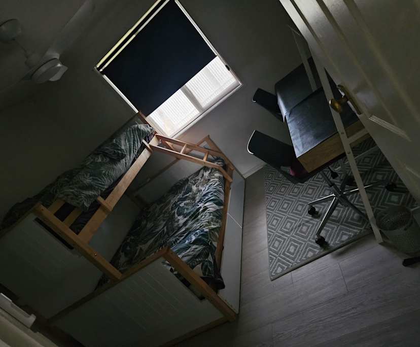 Room in a share house