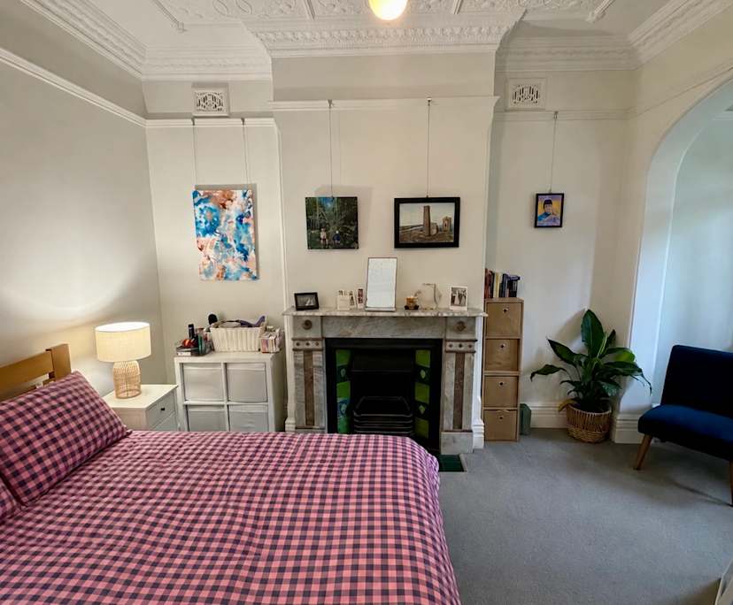 Furnished room in a share house