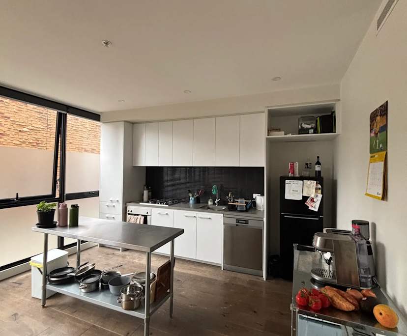 Unfurnished room with ensuite in a flatshare